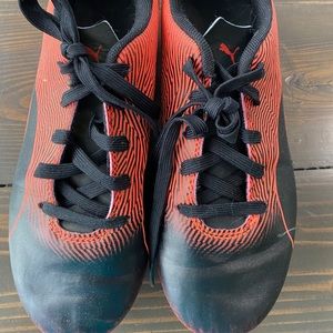 Puma soccer cleats size youth US 4